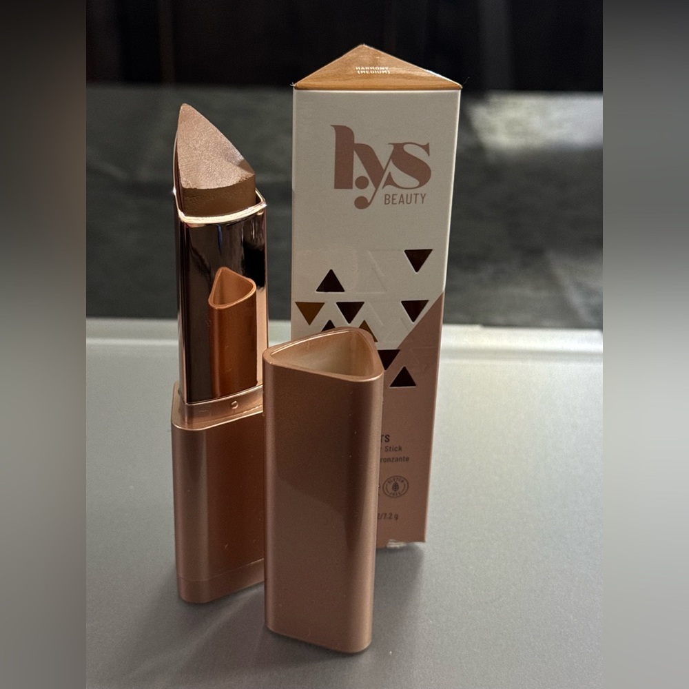 NIB LYS BEAUTY NO LIMITS CREAM BRONZER STICK IN SHADE HARMONY (MEDIUM)